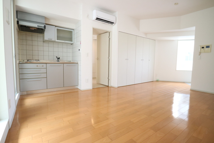 Yotsuya-sanchome Sta. 1R 1195253-8A