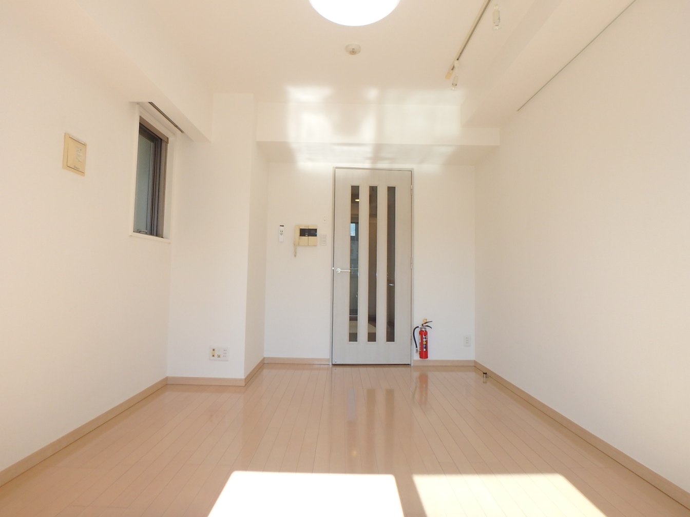 Higashi-nihonbashi Sta. 1K 6A