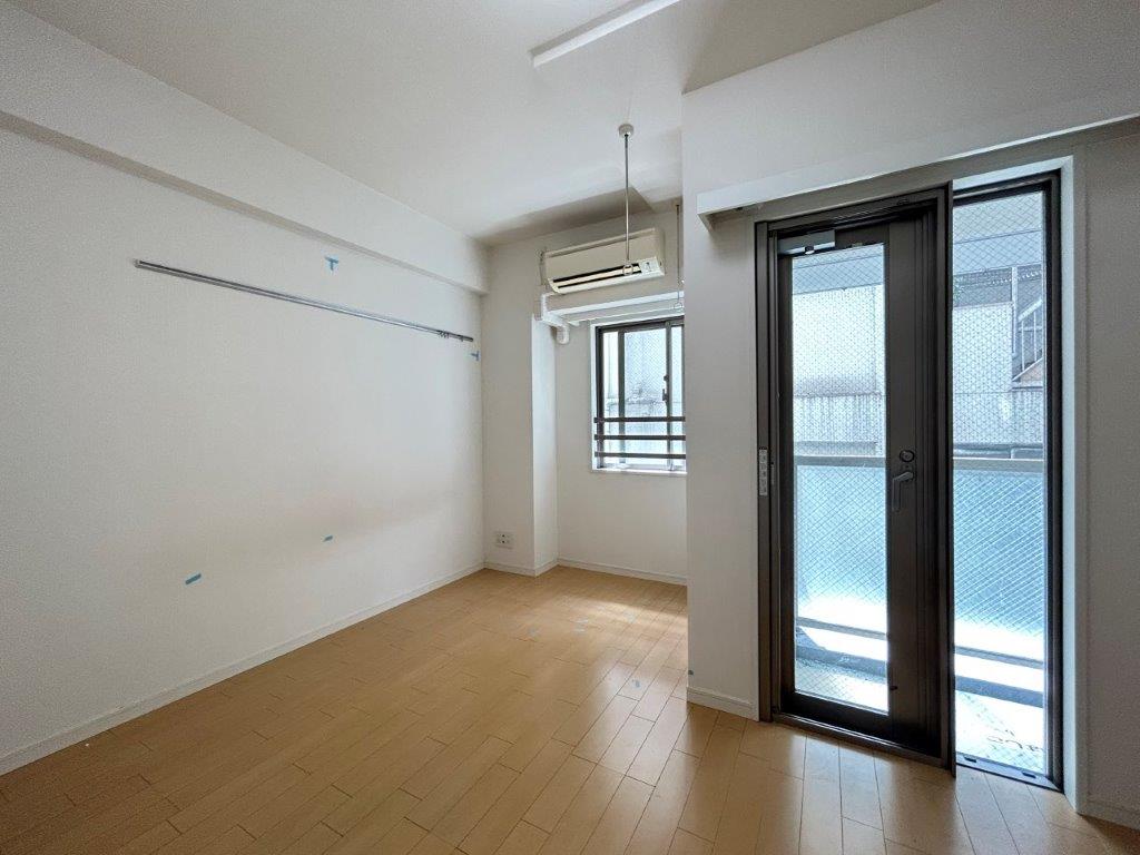 Higashi-shinjuku Sta. 1K 10F