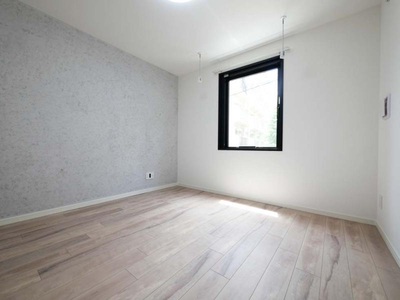 Nishi-sugamo Sta. 1K 202