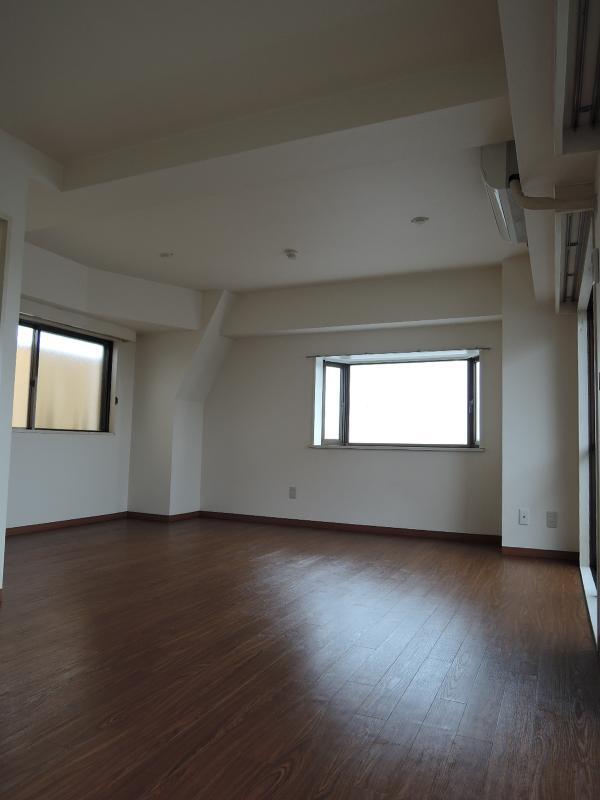 Korakuen Sta. 1R 1103