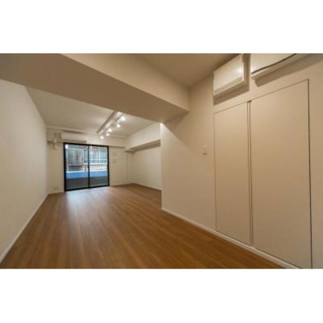 Tsukiji-shijo Sta. 1K 304