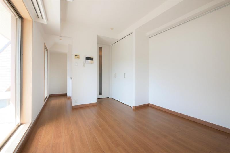 Shinjuku-sanchome Sta. 1R 1002