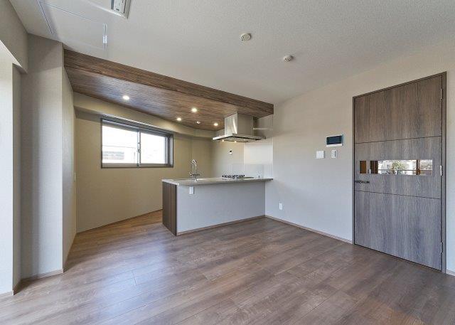 Gaienmae Sta. 2LDK 1002