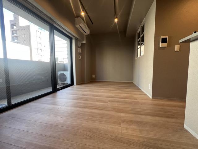 Kuramae Sta. 2LDK 902