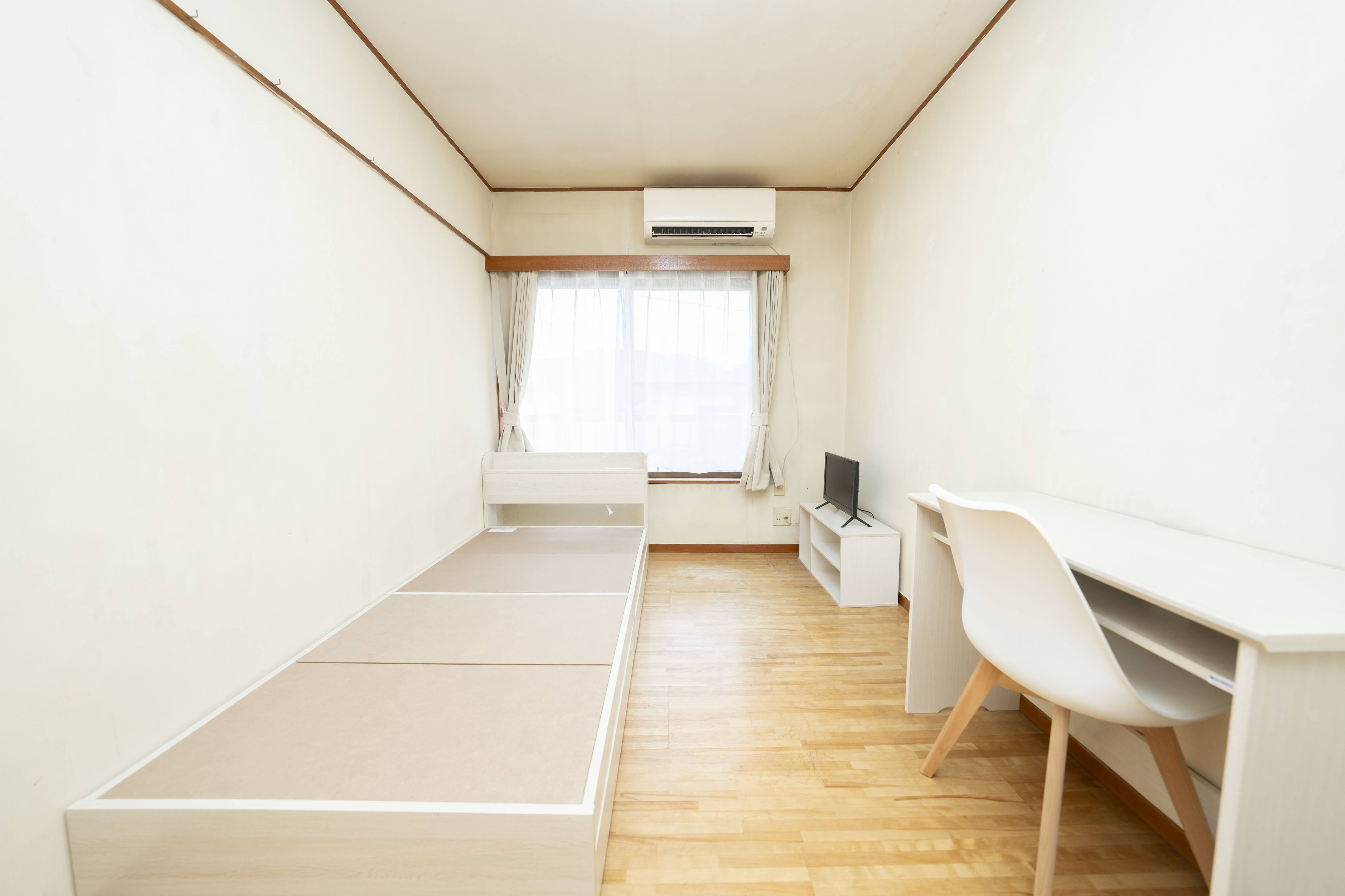 Higashi-Hakuraku Sta. 1R 202