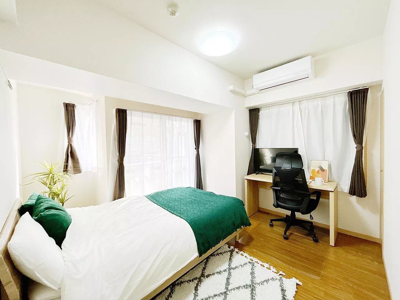 Yotsuya-sanchome Sta. 1K 202
